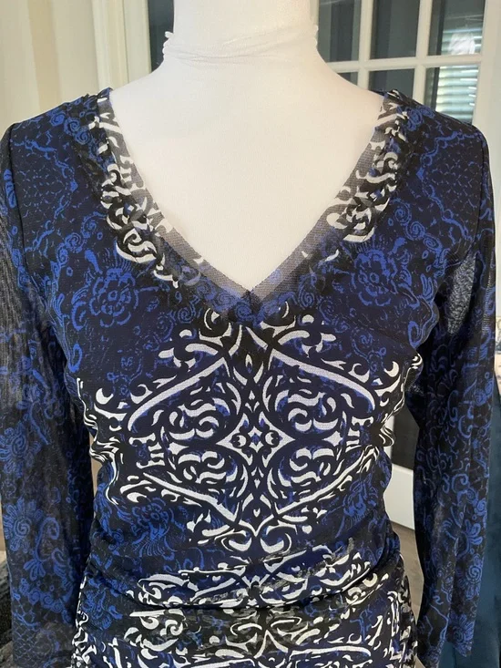 INC International Concepts Medallion Print Mesh V-Neck Top - Size Medium - Picture 4 of 11